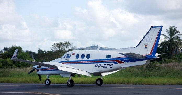 video:-aviao-atola-em-pista-recem-inaugurada-do-aerodromo-de-ipiau-apos-asfalto-ceder