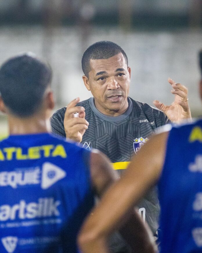 erivaldo-oliveira-e-efetivado-como-tecnico-do-jequie-para-sequencia-da-temporada-2025