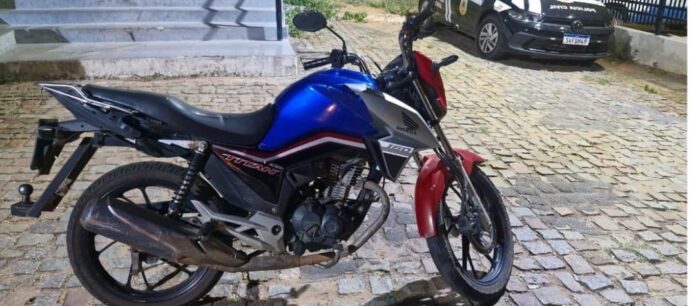 moto-roubada-e-recuperada-pela-cipe-sudoeste-em-igapora