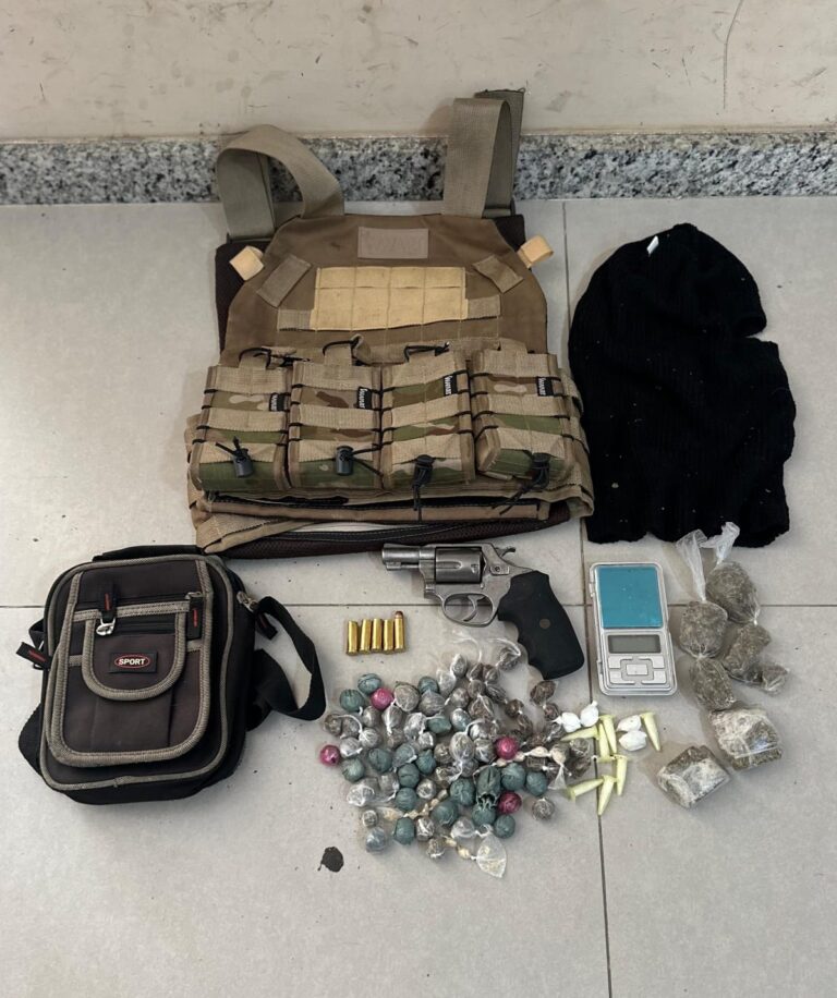 PM apreende arma de fogo e grande quantidade de drogas após troca de tiros em Eunápolis