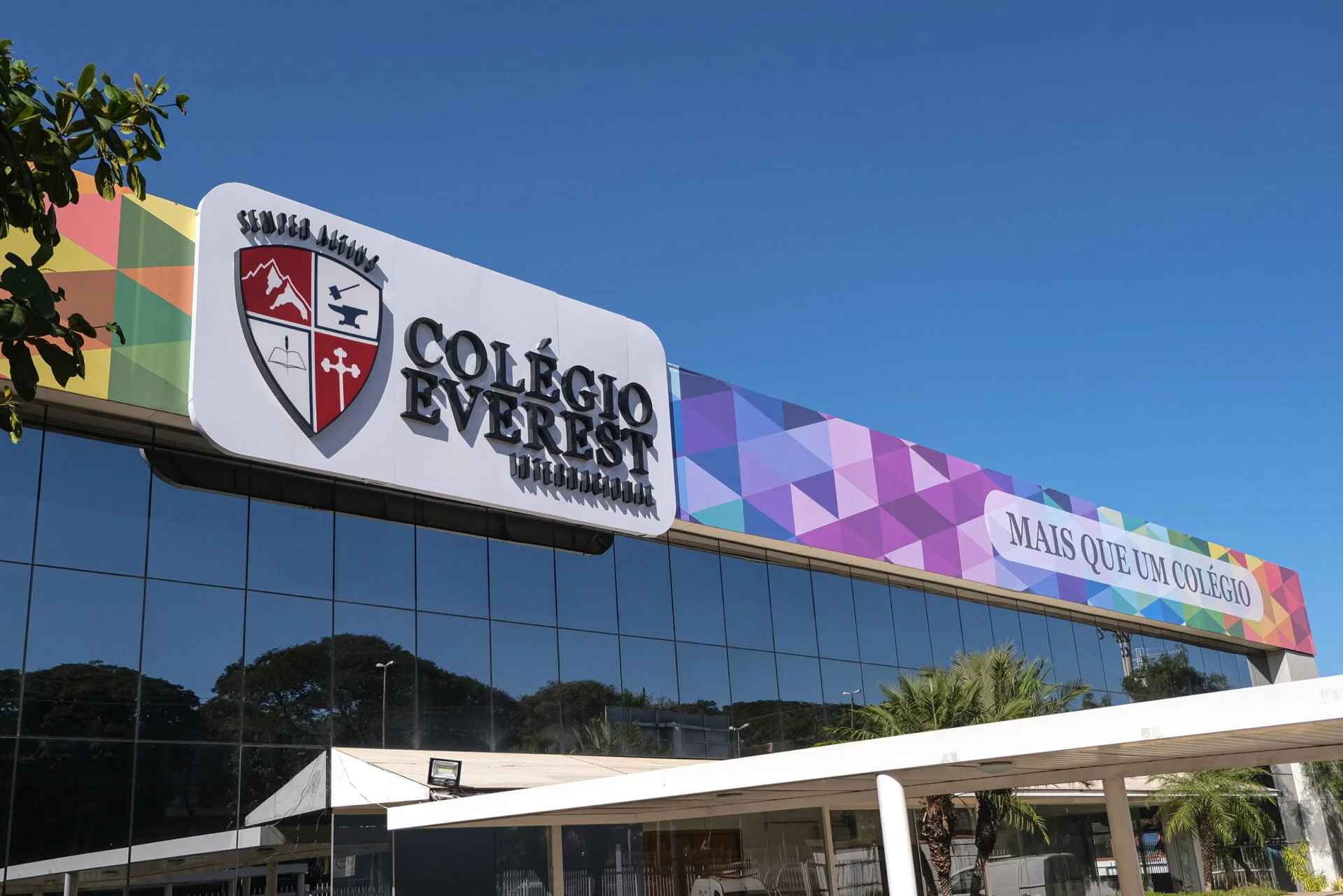 Escola emite nota de esclarecimento e se defende da acusação de racismo 1 escola everest