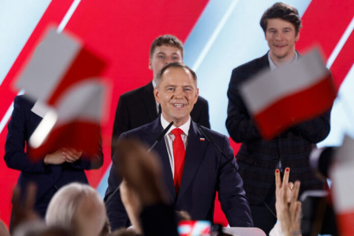apoiado-por-trump,-karol-nawrocki-vence-eleicoes-presidencias-na-polonia