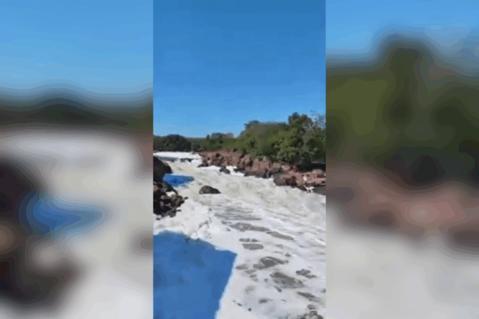 video:-espuma-toxica-cobre-parte-do-rio-tiete-no-interior-de-sao-paulo