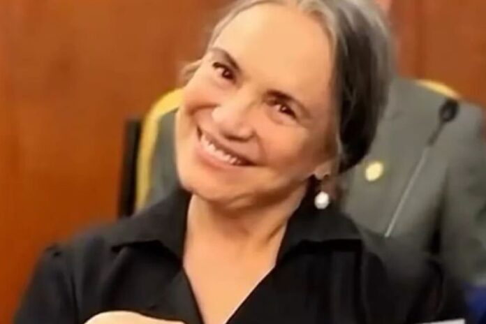 regina-duarte-abre-o-jogo-sobre-voltar-para-novelas:-“so-se-for-muda”