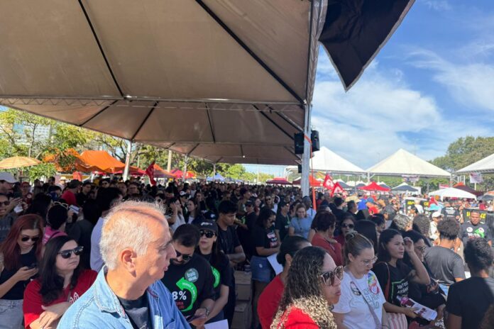professores-grevistas-do-df-terao-ponto-cortado-a-partir-desta-terca