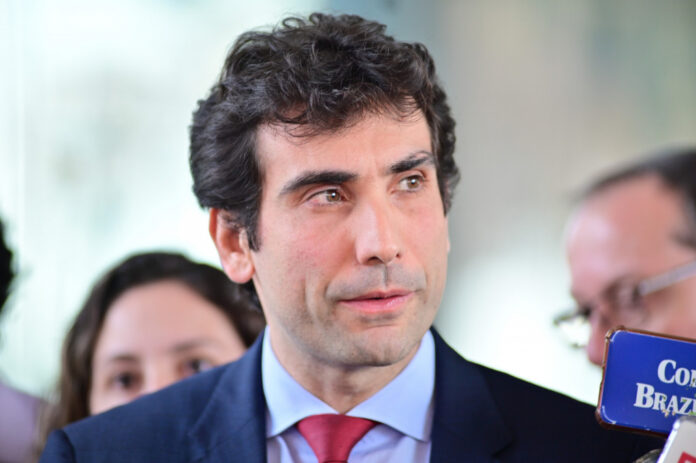 galipolo-ve-economia-‘resiliente’-mesmo-com-alta-taxa-de-juros