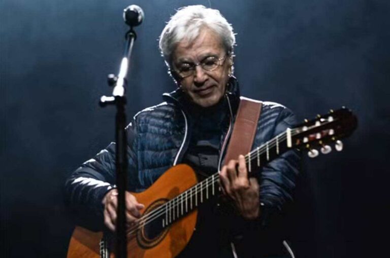 mesmo-sob-criticas,-caetano-insiste:-“deus-cuida-de-mim”-faz-parte-do-show