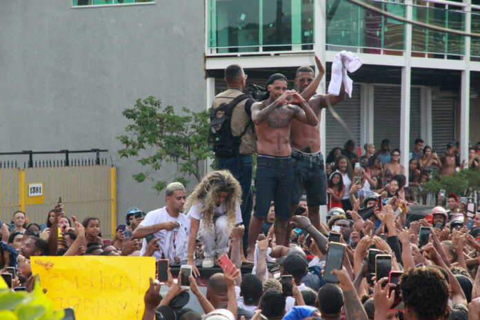 mc-poze-lanca-musica-um-dia-apos-sair-da-prisao:-“o-mais-perseguido”