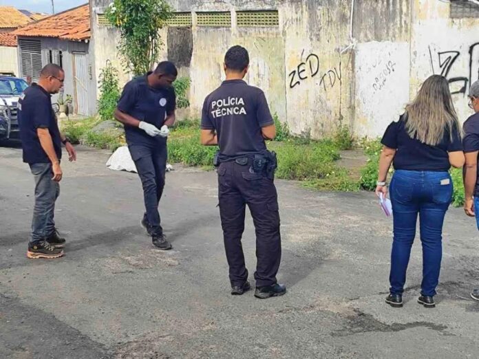 homem-e-executado-com-mais-de-15-tiros-quando-chegava-em-local-de-trabalho-na-bahia
