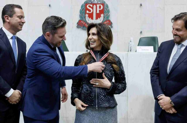 bispa-sonia-hernandes-e-homenageada-com-a-mais-alta-honraria-da-alesp