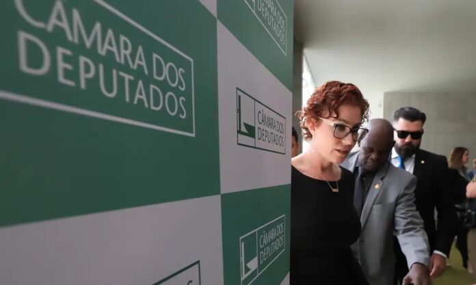 stf-julga-nesta-sexta-recurso-de-carla-zambelli-contra-condenacao-por-invasao-ao-sistema-do-cnj