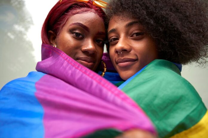 mes-do-orgulho:-entenda-a-luta-por-respeito-a-afetividade-lesbica