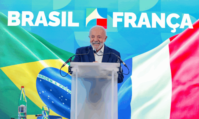 ‘quem-ainda-nao-acredita-em-cessar-fogo-e-russia-e-ucrania’,-diz-lula-em-viagem-a-paris