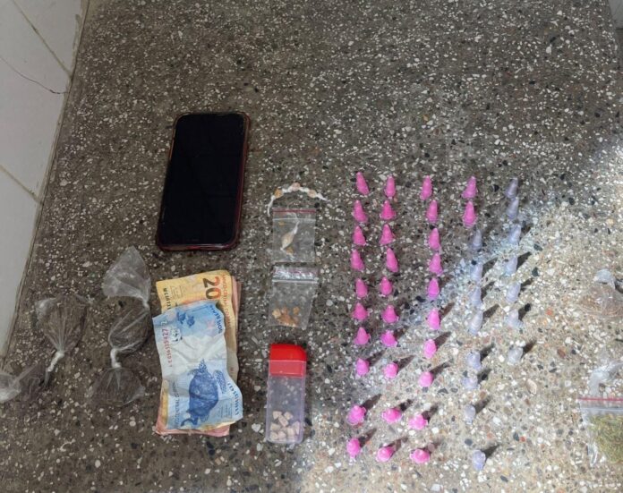 policia-militar-apreende-drogas-e-prende-suspeito-em-santo-amaro