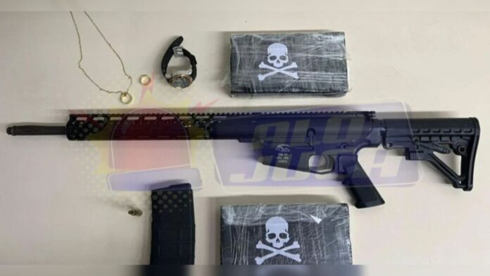 fuzil-e-drogas-sao-apreendidos-em-operacao-policial-no-parque-sao-cristovao