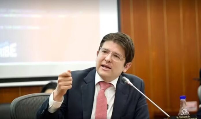 video:-pre-candidato-a-presidencia-da-colombia-e-baleado-durante-evento;-estado-de-saude-e-grave
