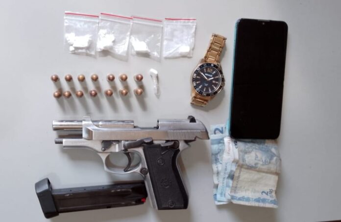 pm’s-do-19o-bpm-apreendem-arma-e-drogas-com-suspeito-de-tentativa-de-homicidio-em-manoel-vitorino