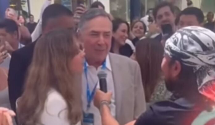 video:-presidente-do-stf-canta-com-bell-marques-durante-evento-em-sao-paulo