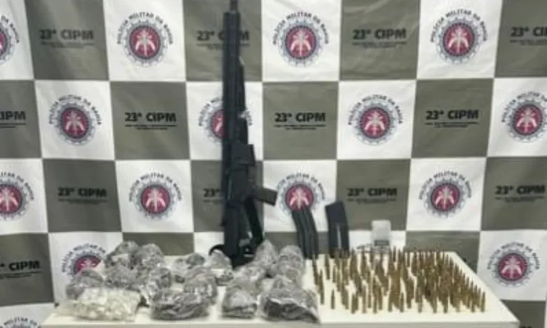 policia-aprende-fuzil,-municoes-e-drogas-em-tancredo-neves