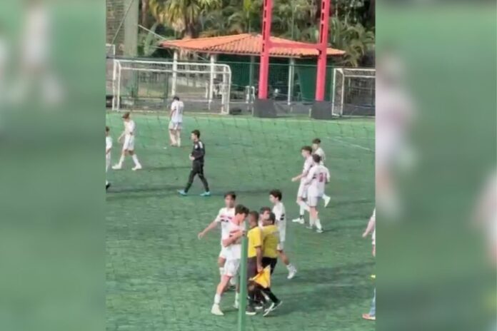 video:-pancadaria-entre-arbitro-e-jogadores-marca-partida-do-sub-17