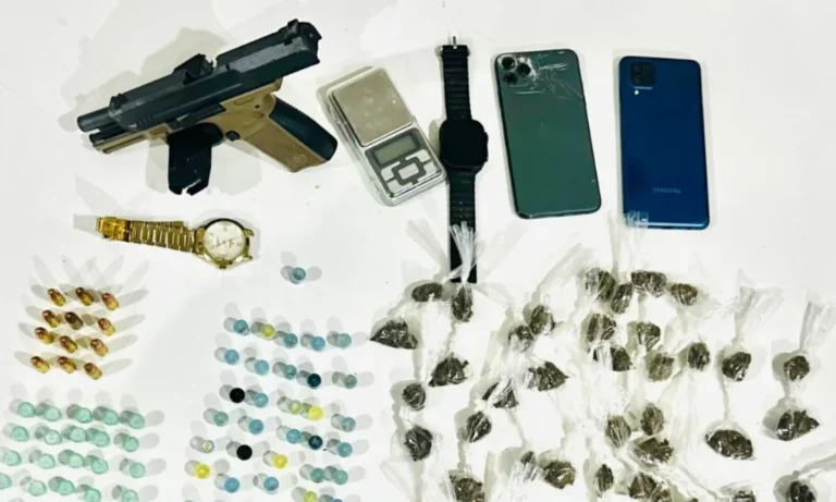 policia-apreende-armas-e-drogas-com-dupla-em-lauro-de-freitas