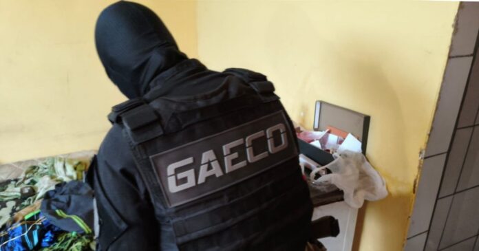 alvo-de-operacao,-professor-e-preso-por-mais-de-700-arquivos-de-pornografia-infantil-no-norte-da-bahia