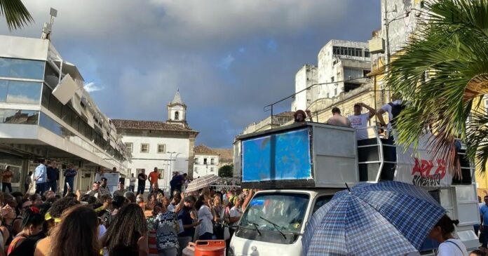 justica-determina-fim-da-greve-servidores-municipais-de-salvador-e-intima-diretor;-mp-ba-avalia-crime-de-desobediencia