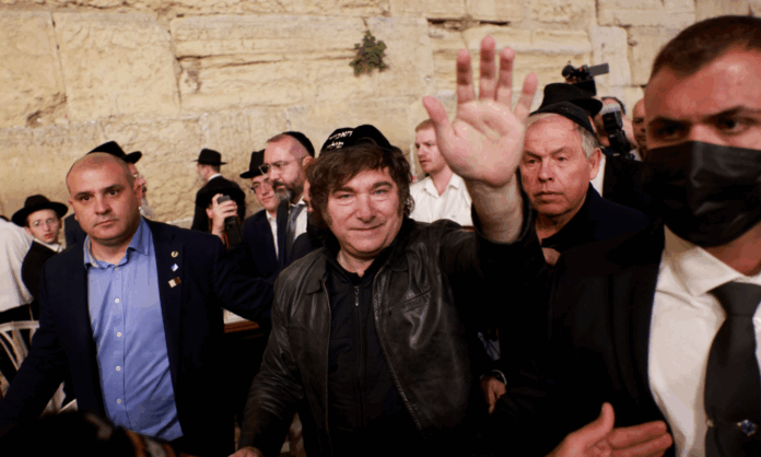 milei-chega-a-israel-e-visita-muro-das-lamentacoes-em-jerusalem