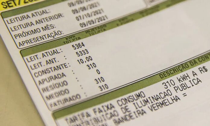 conta-de-luz-sobe-177%-em-15-anos-e-fica-45%-acima-da-inflacao,-aponta-estudo
