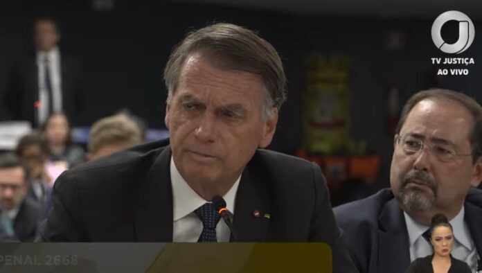 video:-bolsonaro-chama-apoiadores-que-pediam-o-ai-5-de-“malucos”-e-nega-ter-incentivado-atos-do-8/1