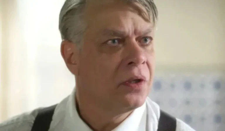 ‘garota-do-momento’:-juliano-arma-mais-uma-atrocidade-contra-clarice