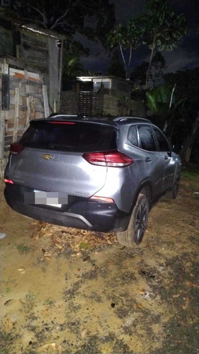 carro-roubado-em-ipitanga-e-recuperado-pela-policia-militar