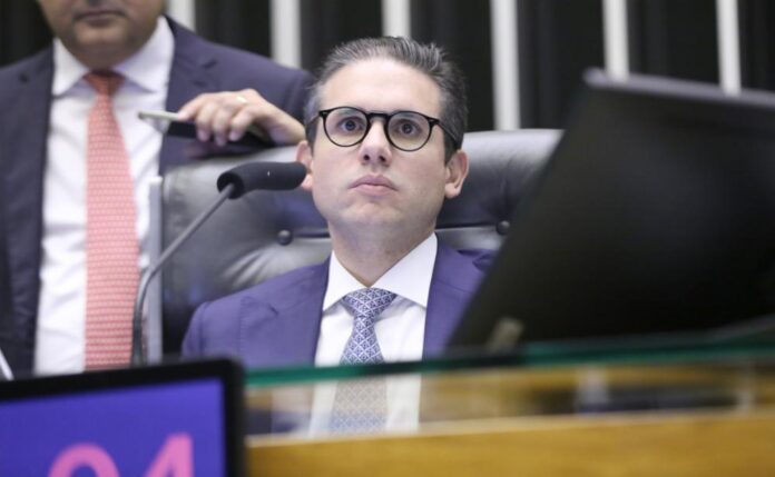 hugo-motta-diz-que-pacote-de-haddad-para-substituir-aumento-do-iof-tera-reacao-‘muito-ruim’-do-congresso