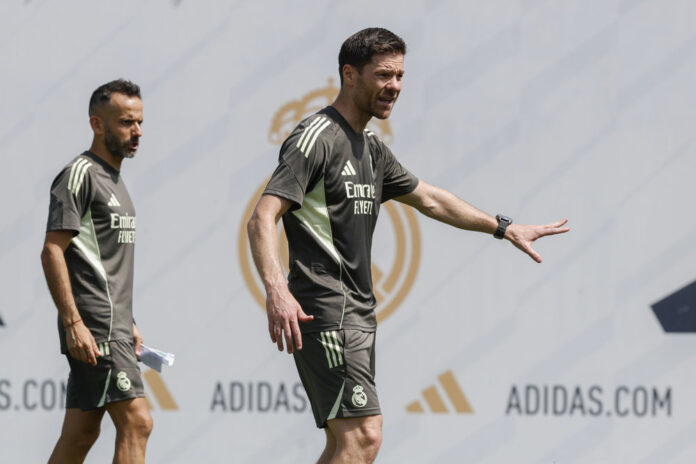 com-brasileiros-lesionados,-xabi-alonso-leva-elenco-completo-do-real-madrid-para-a-copa-do-mundo-de-clubes