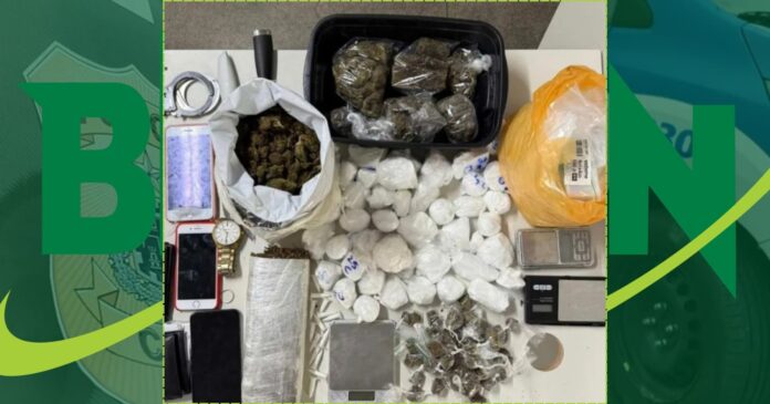 pm-prende-dois-homens-por-trafico-de-drogas-em-condominio-de-feira-de-santana