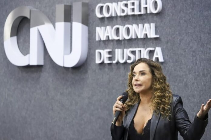 daniela-mercury-e-homenageada-pelo-cnj-por-trabalho-prestado-em-defesa-da-comunidade-lgbtqia+