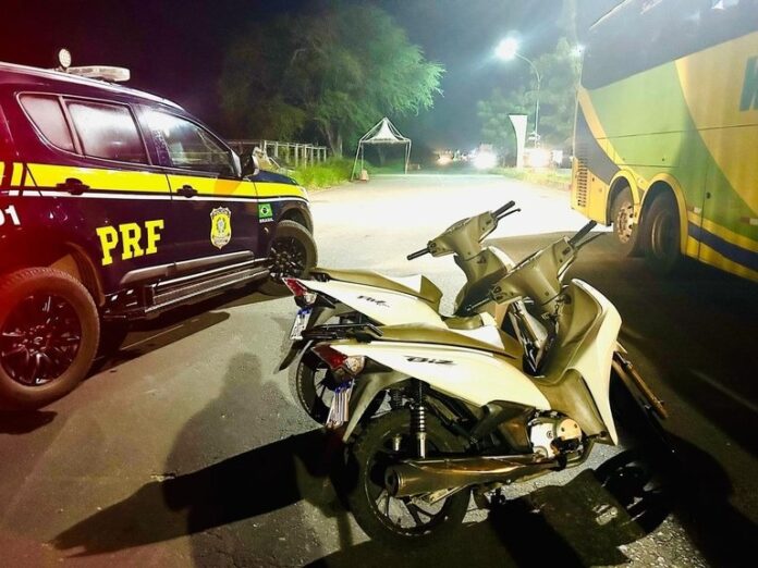 policia-federal-intercepta-onibus-com-motonetas-furtadas-escondidas-em-bagageiro-em-jequie