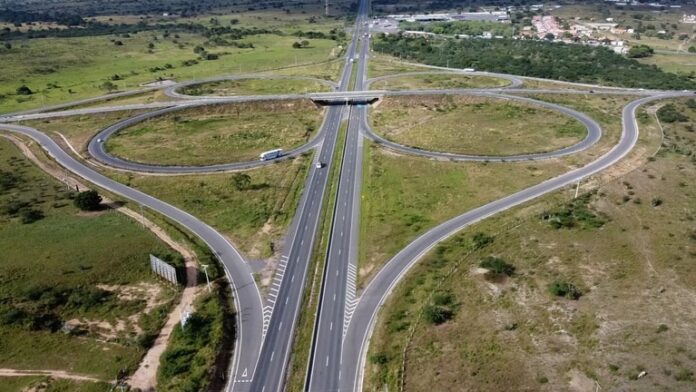 dnit-notifica-ocupacao-irregular-na-faixa-de-dominio-da-br-116-em-municipio-da-bahia;-saiba-qual