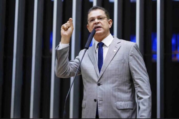 sostenes-cavalcante,-braco-politico-de-malafaia,-chama-haddad-de-“burro”-e-“analogico”