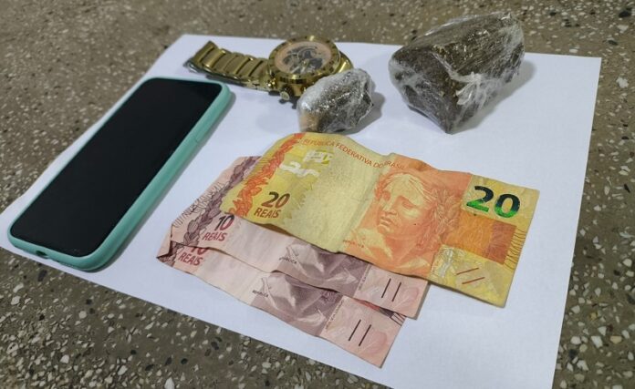 flagrante:-suspeito-e-preso-com-maconha-no-centro-de-teixeira-de-freitas