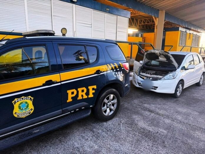 prf-recupera-carro-roubado-e-clonado-em-santo-antonio-de-jesus;-motorista-alegou-ter-pago-r$-28-mil