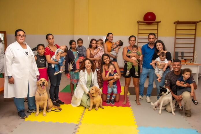 pet-terapia-promove-momentos-de-alegria,-desenvolvimento-e-acolhimento-no-cer-iv