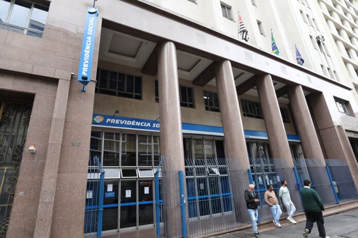 fraude-no-inss:-impacto-de-acoes-contra-uniao-chega-r$-1-bi-e-seguira-crescendo,-diz-agu