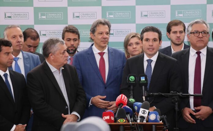 pt-cede-relatoria-da-ldo-2026-e-assume-mp-do-aumento-de-impostos-em-acordo-na-camara