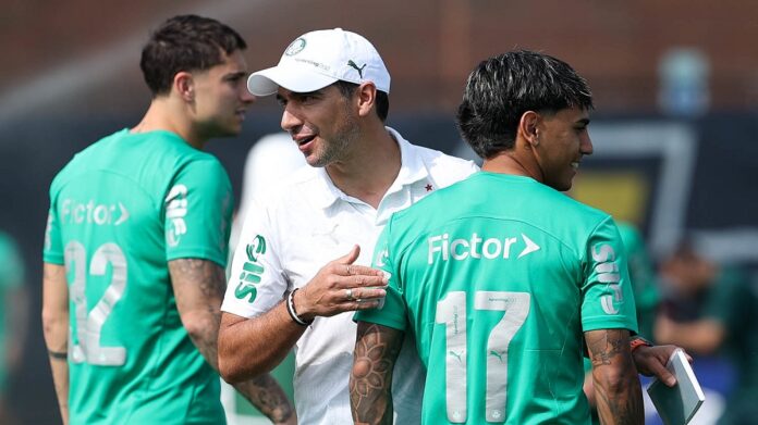 abel-ensaia-estrategia-ofensiva-em-treino-do-palmeiras-para-estreia-no-mundial-de-clubes