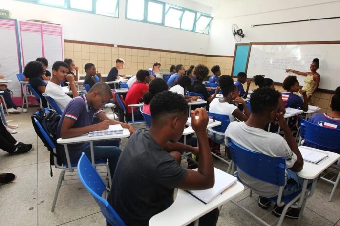 bahia-registra-aumento-de-17%-na-taxa-de-frequencia-no-ensino-medio,-mas-segue-abaixo-do-pne