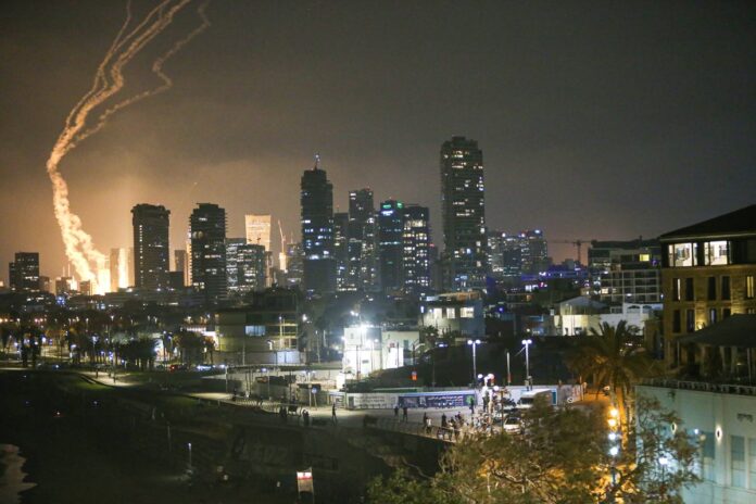 ataques-do-ira-deixaram-tres-mortos-e-80-feridos,-diz-israel