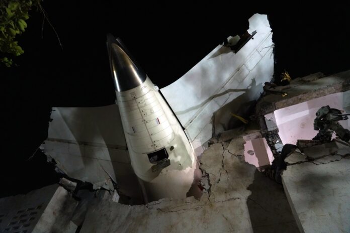 sobe-para-279-o-numero-de-mortos-em-acidente-com-boeing-787-na-india