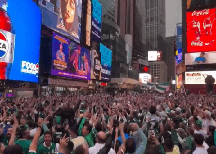 torcida-do-palmeiras-‘invade’-nova-york-e-transforma-a-times-square-em-arquibancada;-veja-video