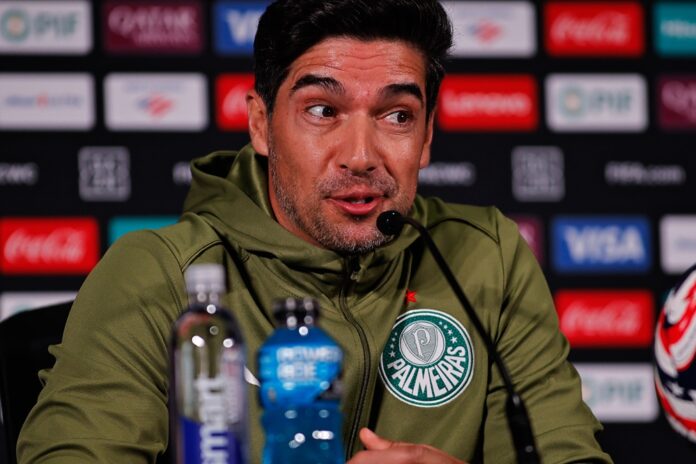 abel-ferreira-se-emociona,-exalta-palmeiras-e-projeta-estreia-no-mundial:-‘competir-do-primeiro-ao-ultimo-segundo’